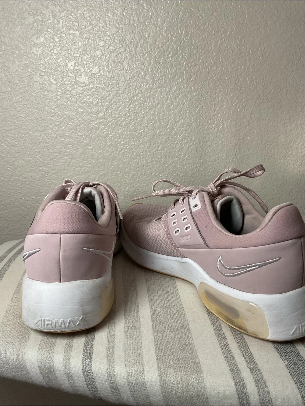 Nike Womens Air Max Bella TR 4 Champagne Pink Lace-Up Sneakers - Picture 3 of 7